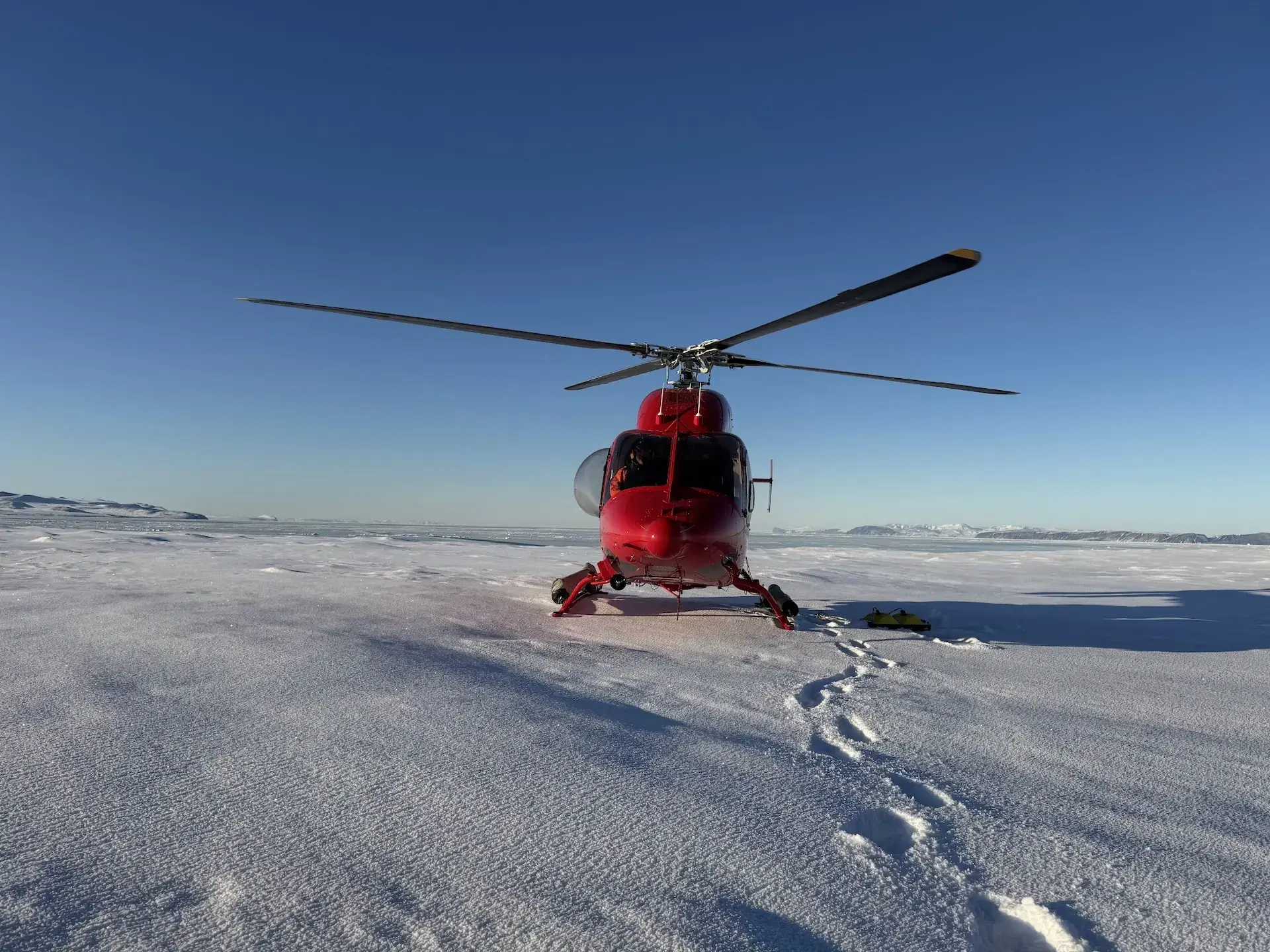 Helicopter-supported glacier surveys in the Canadian High Arctic