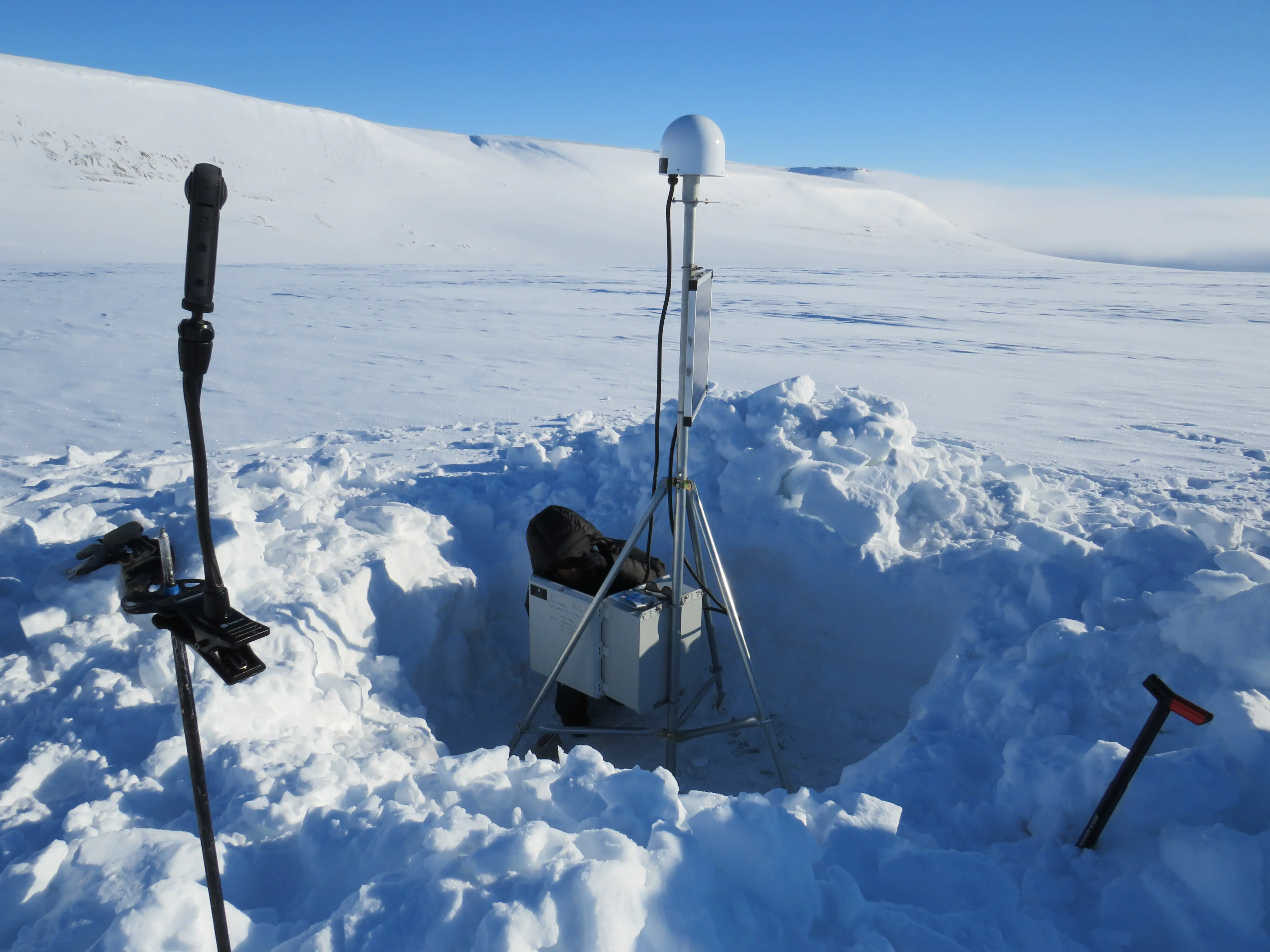 Snowmobiles and sleds transporting equipment to Ulvebreen in Svalbard